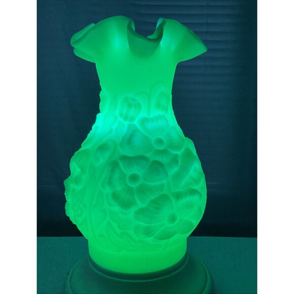 Vintage Fenton floral yellow custard poppy Uranium Shade.9.25”H,4”base,6” - Picture 5 of 16